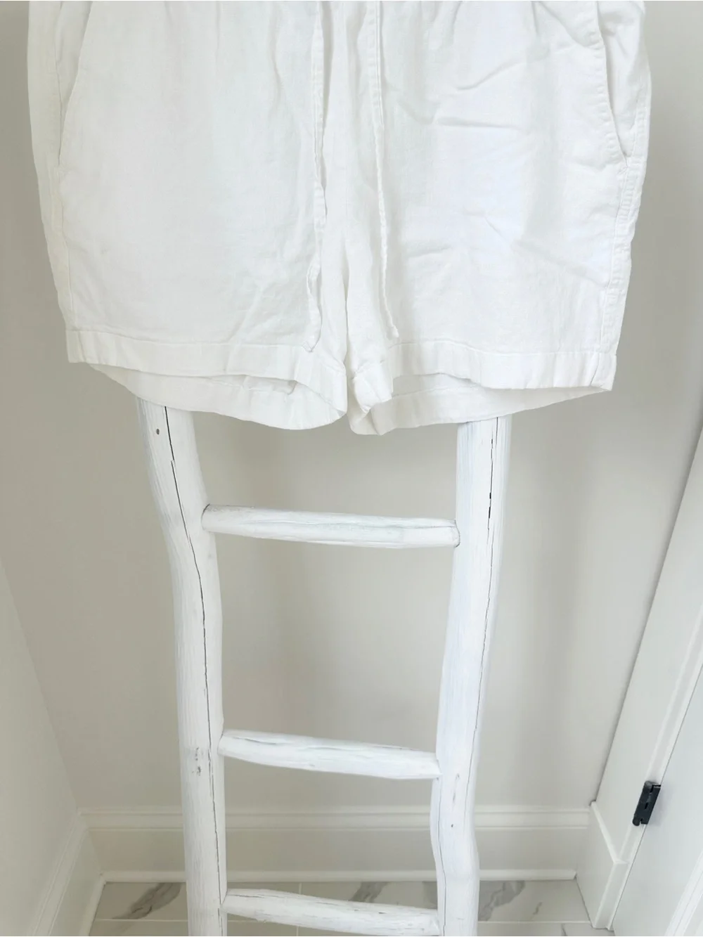 Old Navy White Drawstring Linen Blend 4” Shorts Size Large